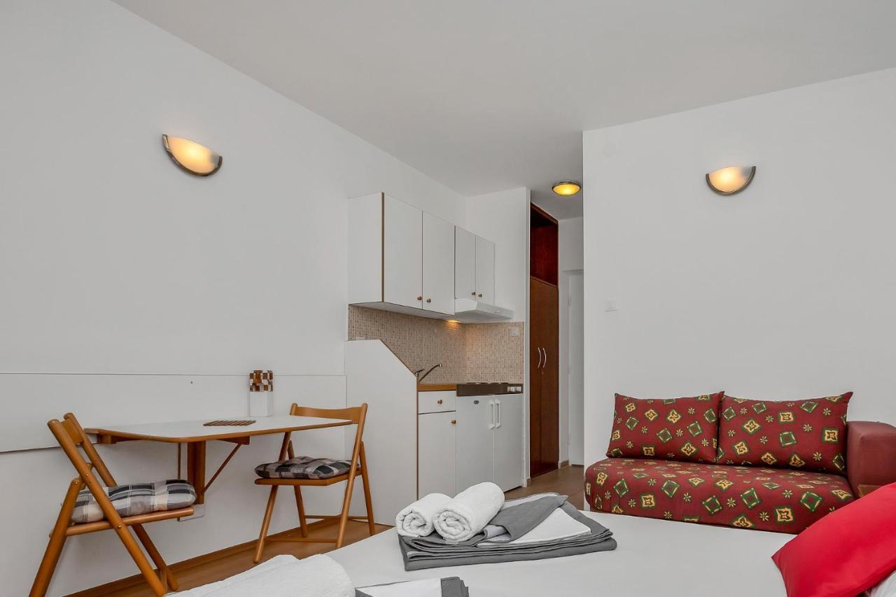 Apartments And Rooms By The Sea Baska Voda, Makarska - 2578 エクステリア 写真