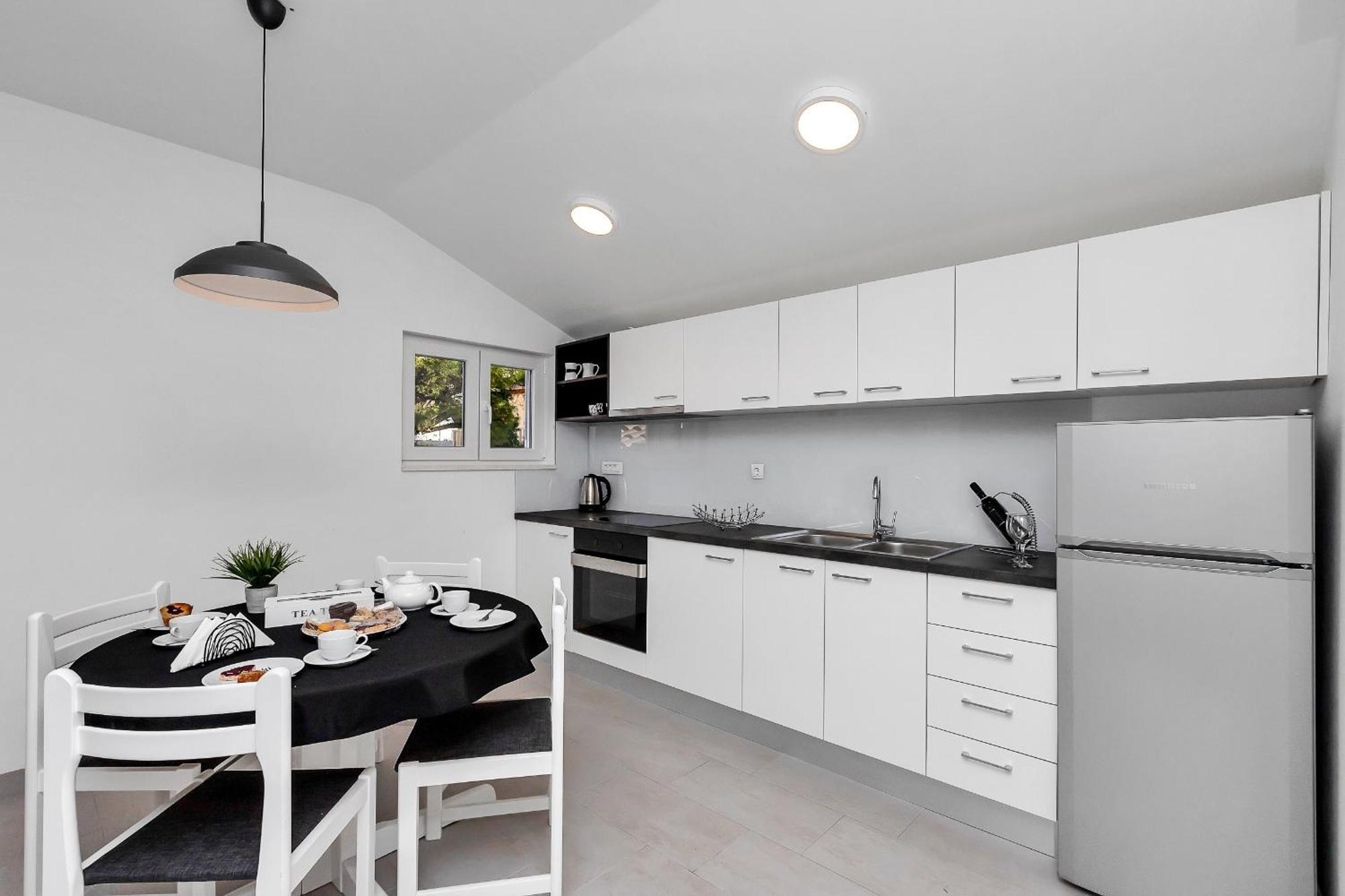 Apartments And Rooms By The Sea Baska Voda, Makarska - 2578 エクステリア 写真