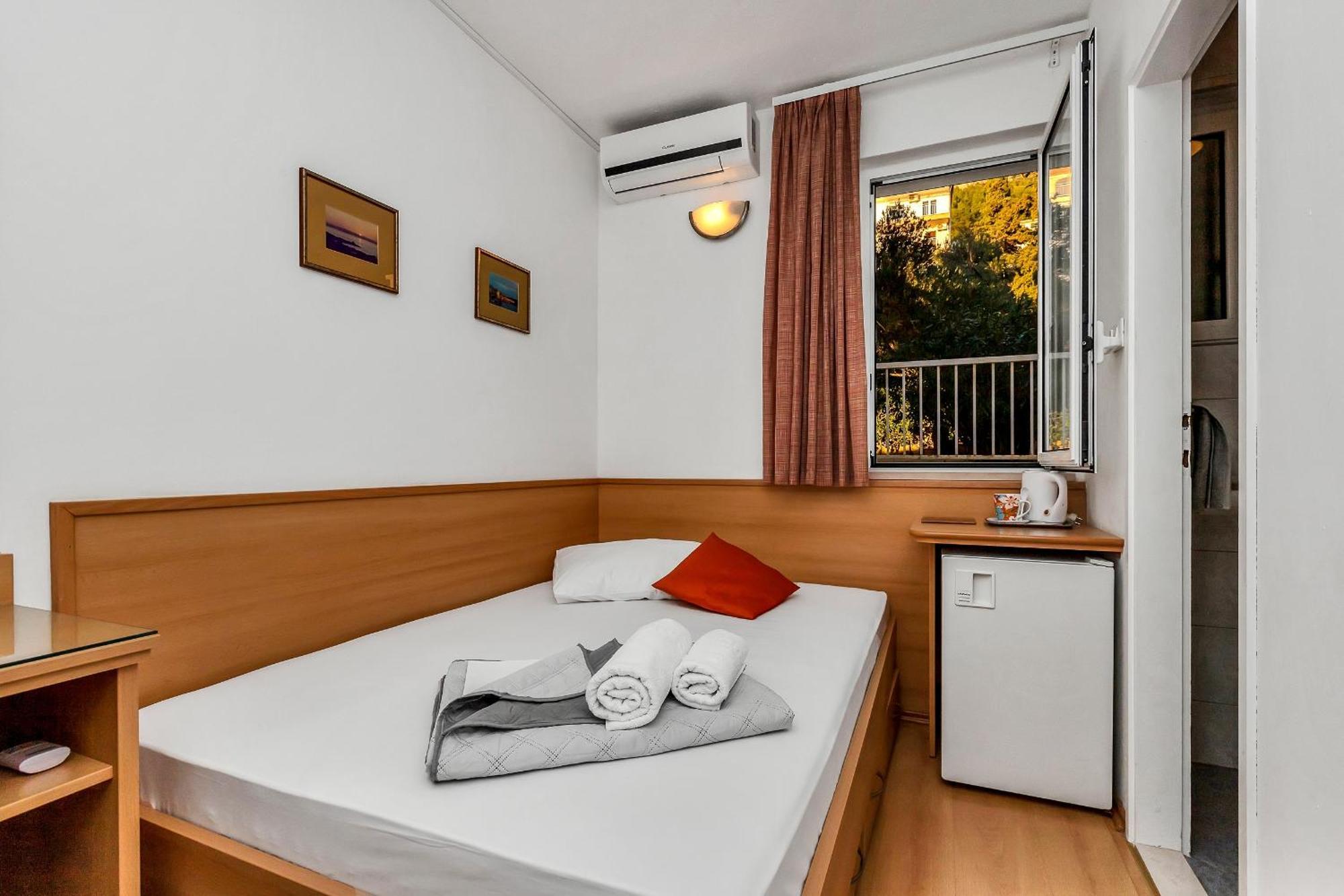 Apartments And Rooms By The Sea Baska Voda, Makarska - 2578 エクステリア 写真