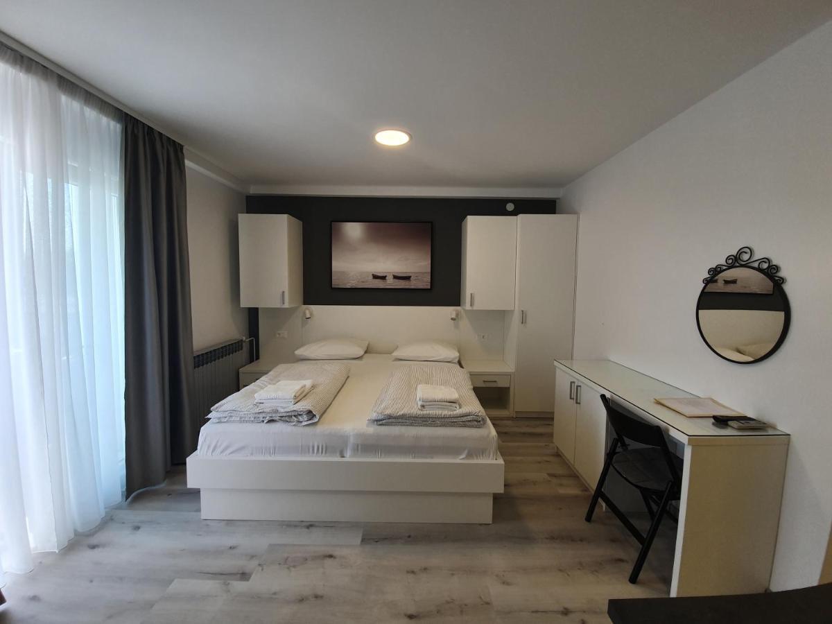 Apartments And Rooms By The Sea Baska Voda, Makarska - 2578 エクステリア 写真